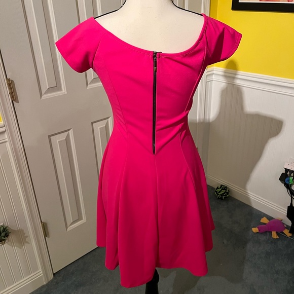 Medium Hot Pink Dress Fit and Flare Short Sleeve Cap Sweetheart Neckline v Neck - Picture 3 of 3